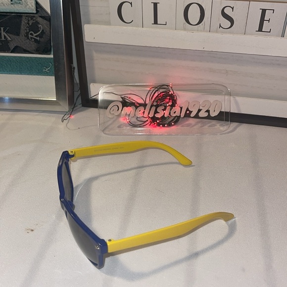 3 kids shades- 1 unknown, 1 Minions and 1 Jurassic Park EUC - Picture 7 of 7